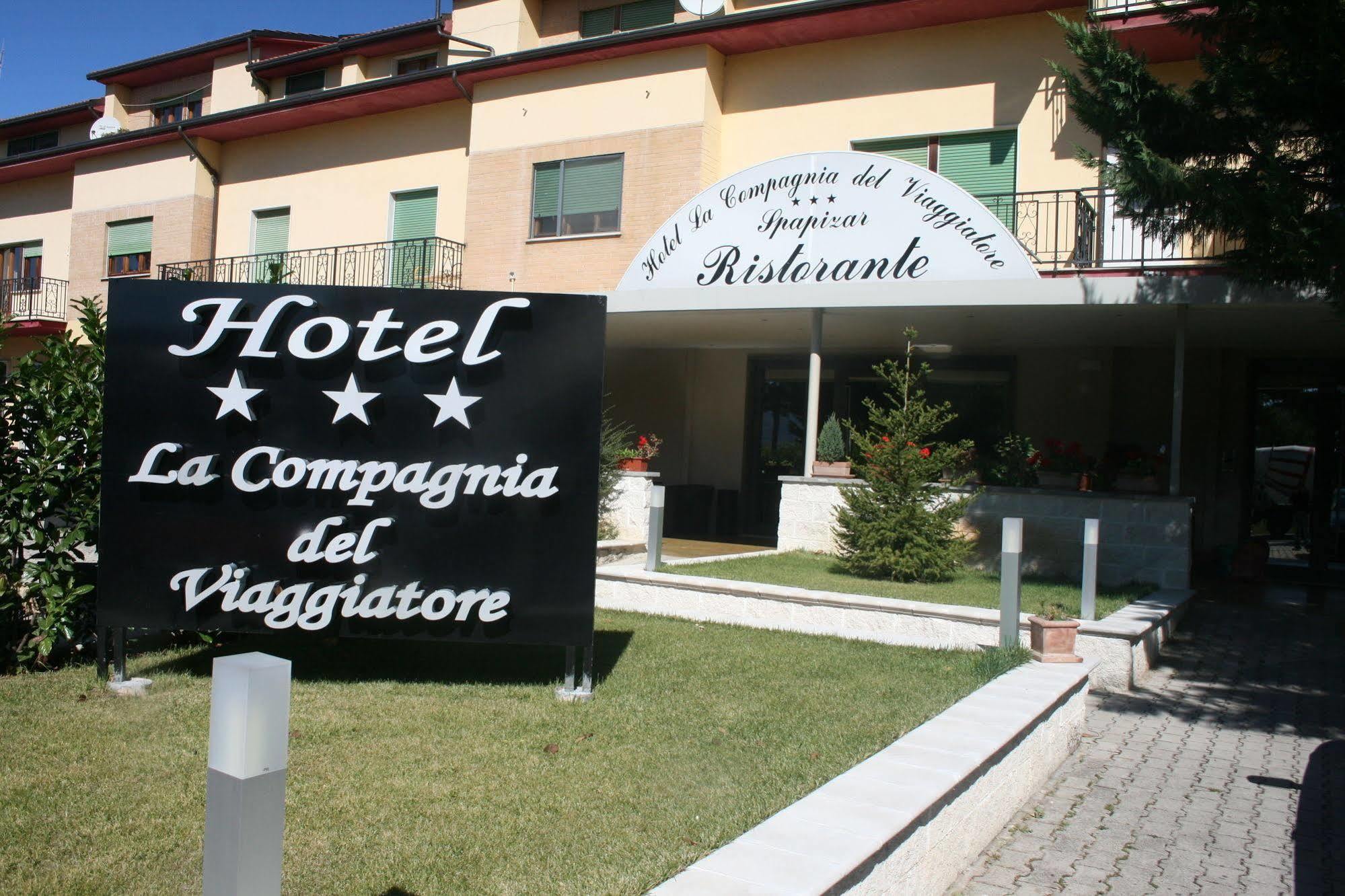 Hotel La Compagnia Del Viaggiatore ลาควิลา ภายนอก รูปภาพ